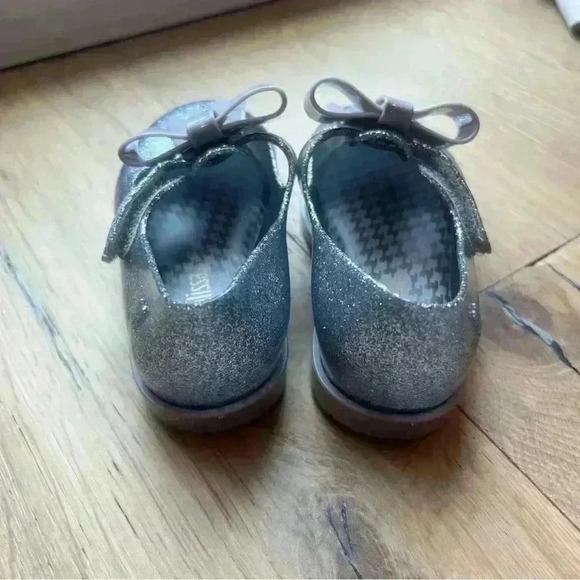 MINI MELISSA Bow Tie Mary Jane Loafer, Size 6 - Picture 4 of 5